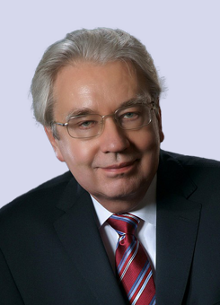 Prowadzący wykład - prof. dr hab. n. med. Eugeniusz Kucharz